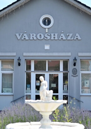 Téglás Városháza